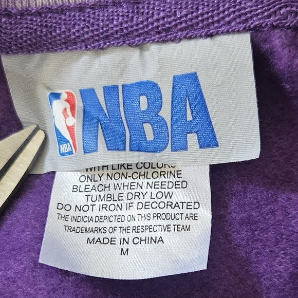 🎉HOST PICK NBA Los Angeles Lakers LA Burnout Retro Fleece Sweatshirt Purple NWT - Picture 5 of 8